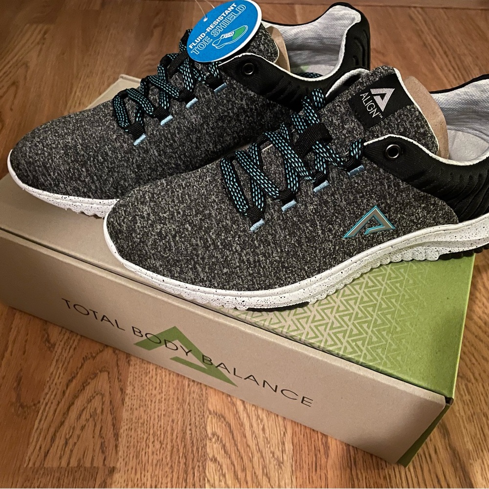 Womens Athletic Shoes Size 9